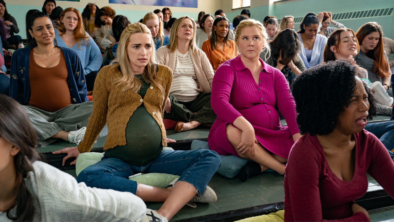 (L to R) Amy Schumer and Brianne Howey in 'Kinda Pregnant'. Photo: Netflix.