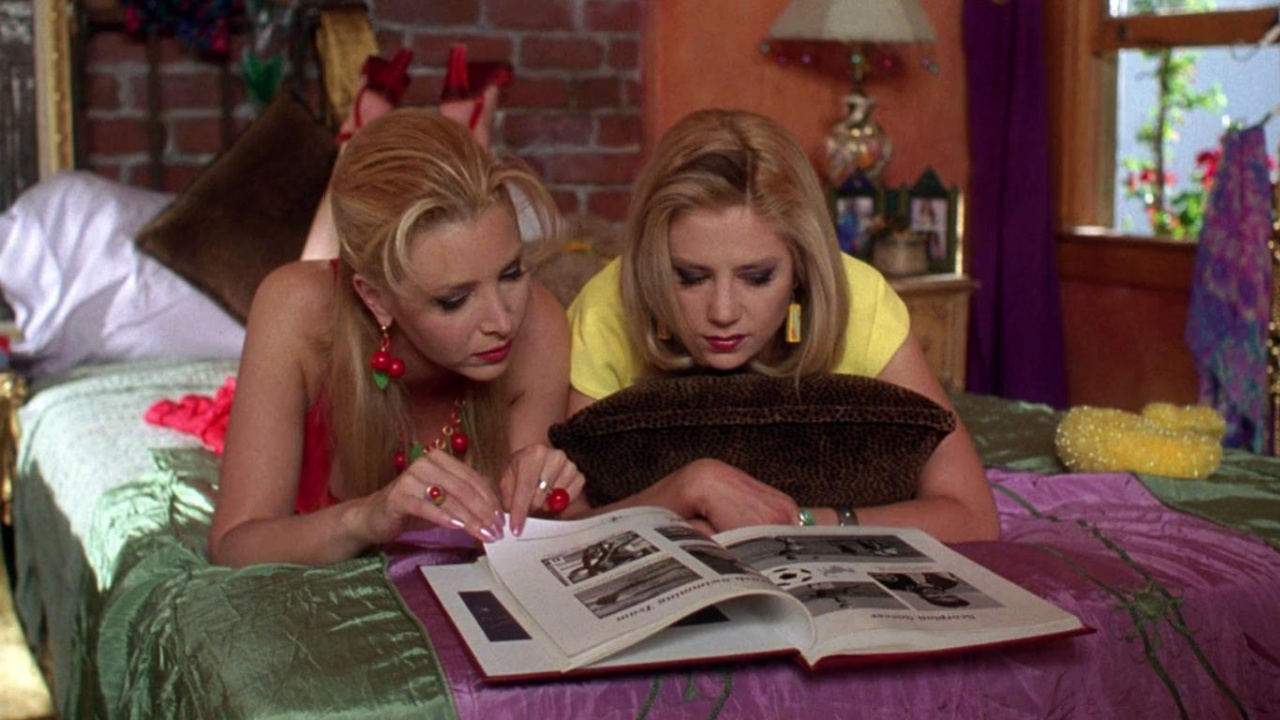 (L to R) Lisa Kudrow and Mira Sorvino in 'Romy and Michele's High School Reunion'. Photo: Touchstone Pictures.