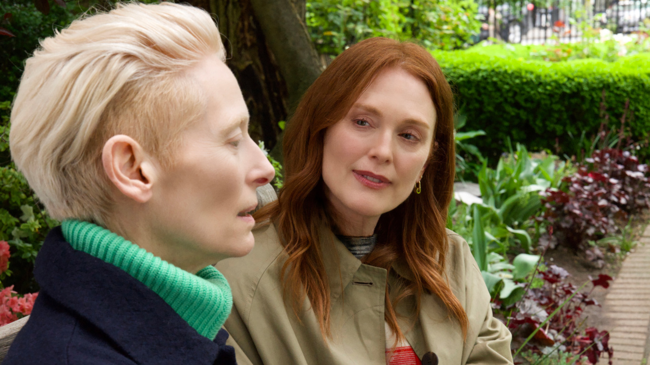 (L to R) Tilda Swinton and Julianne Moore in 'The Room Next Door'. Photo: Warner Bros. Pictures.