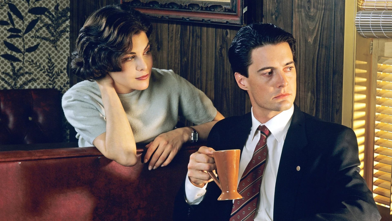 (L to R) Kyle MacLachlan and Lara Flynn Boyle in 'Twin Peaks'. Photo: ABC.