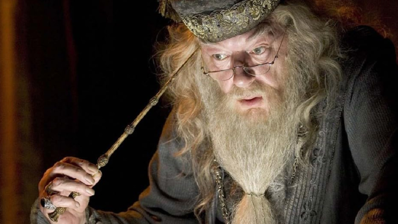 Michael Gambon sebagai Albus Dumbledore di 'Harry Potter dan Piala Api.' Foto: Warner Bros.