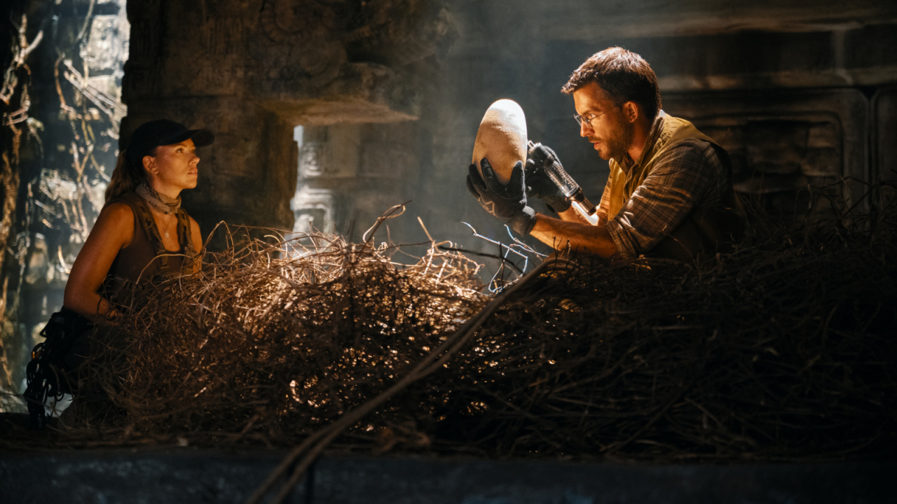 (L to R) Scarlett Johansson as skilled covert operations expert Zora Bennett and Jonathan Bailey as paleontologist Dr. Henry Loomis in 'Jurassic World Rebirth', directed by Gareth Edwards. Photo: Universal Pictures.