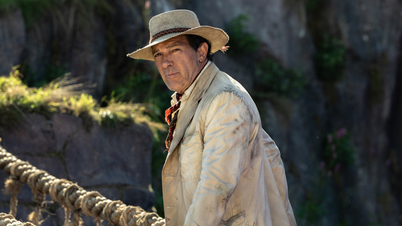 Antonio Banderas in 'Paddington in Peru'. Photo: Sony Pictures.