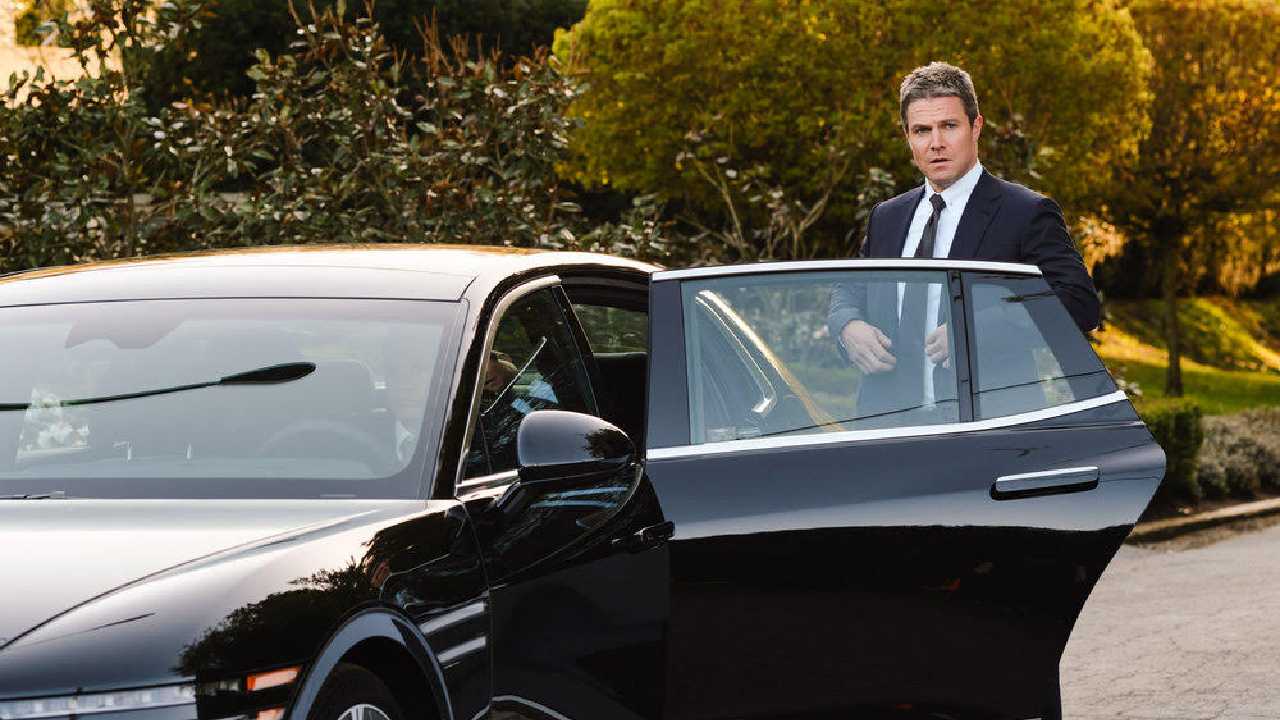 Stephen Amell to Headline New ‘Baywatch’ Series