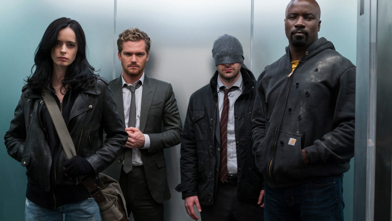 (L to R) Krysten Ritter, Finn Jones, Charlie Cox dan Mike Colter di 'The Defenders'. Foto: Netflix.