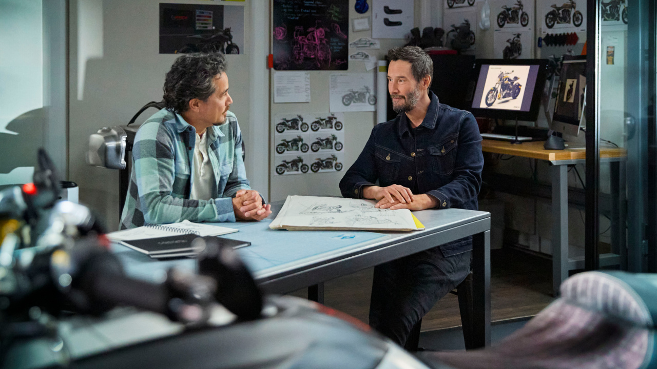 (L ke R) Gard Hollinger dan Keanu Reeves di 'Visioner' Dokumen Roku. Foto: Saluran Roku.