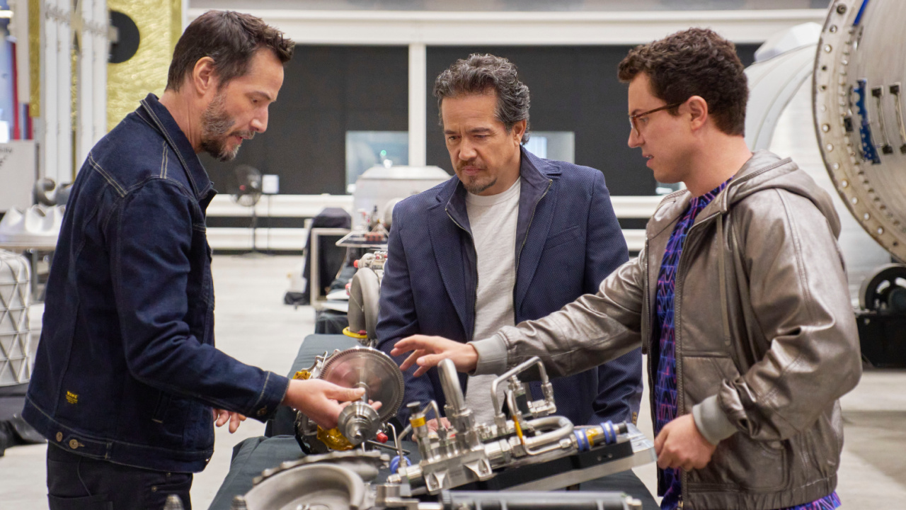 (L ke R) Keanu Reeves, Gard Hollinger dan Relativity Space Tim Ellis di 'Visioner' Dokumen Roku Saluran. Foto: Saluran Roku.