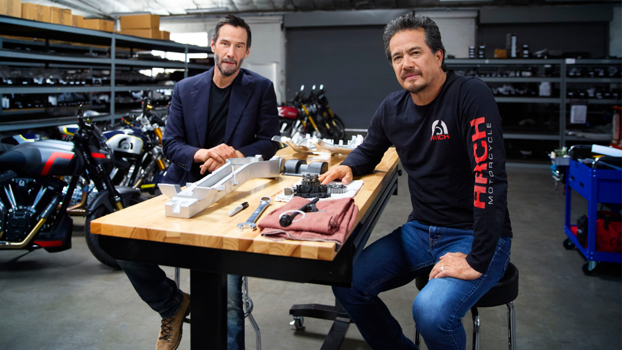 (L ke R) Keanu Reeves dan Gard Hollinger di 'visioner' Dokumen Roku. Foto: Saluran Roku.