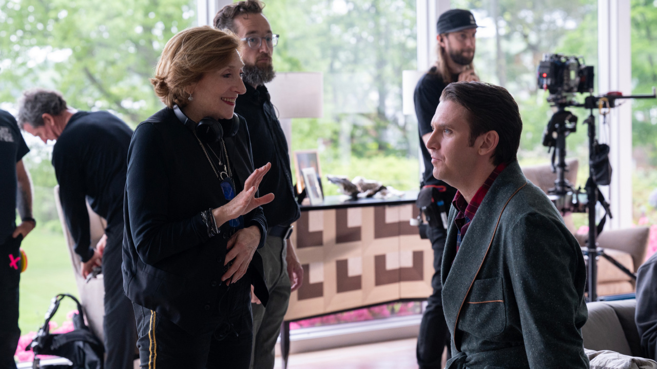 (L to R) Director Lesli Linka Glatter and Dan Stevens as Evan Green behind the scenes of 'Zero Day'. Photo: Jojo Whilden/Netflix © 2024.