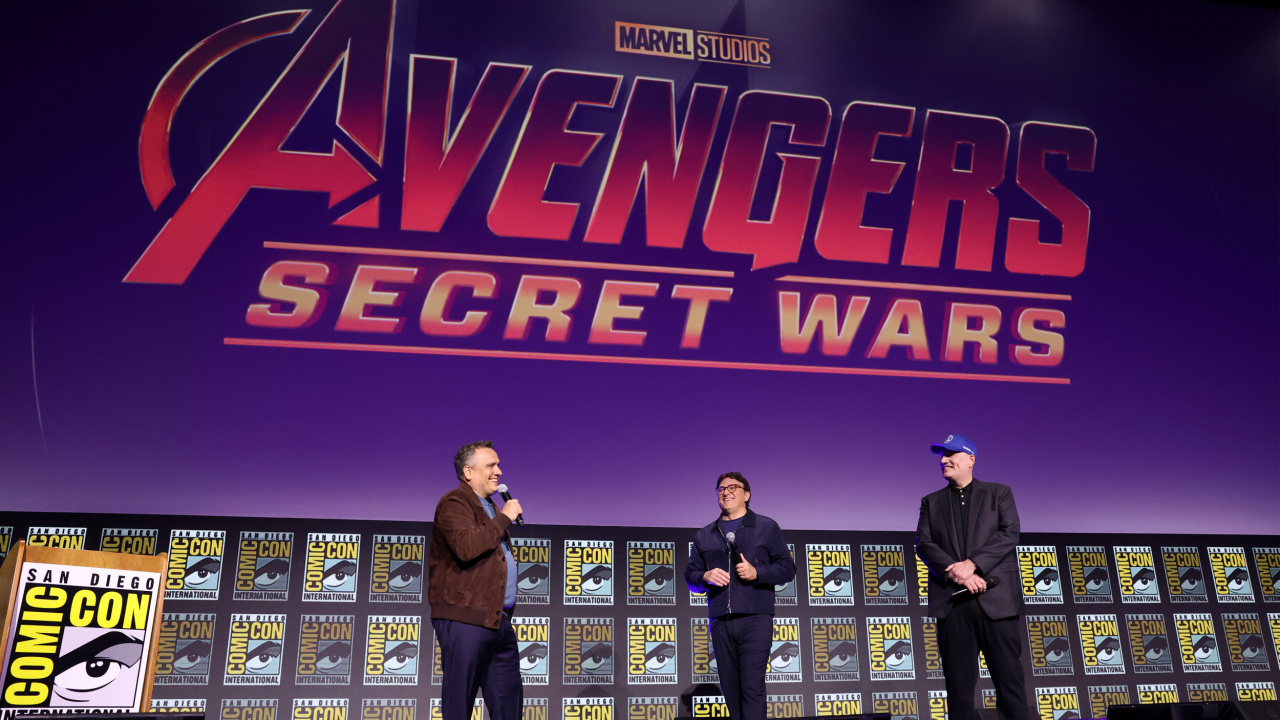 (L TO R) Joe Russo, Anthony Russo dan Kevin Feige hadir 'Avengers: Secret Wars' di San Diego Comic-Con 2024. © 2024 20th Century Studios / © dan ™ 2024 Marvel.