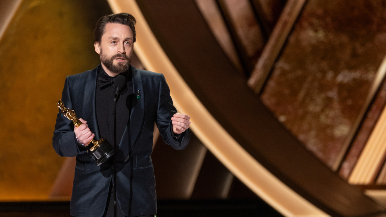 Kieran Culkin accepts the Oscar® for Actor in a Supporting Role during the live ABC Telecast of the 97th Oscars® at the Dolby® Theatre at Ovation Hollywood on Sunday, March 2, 2025.