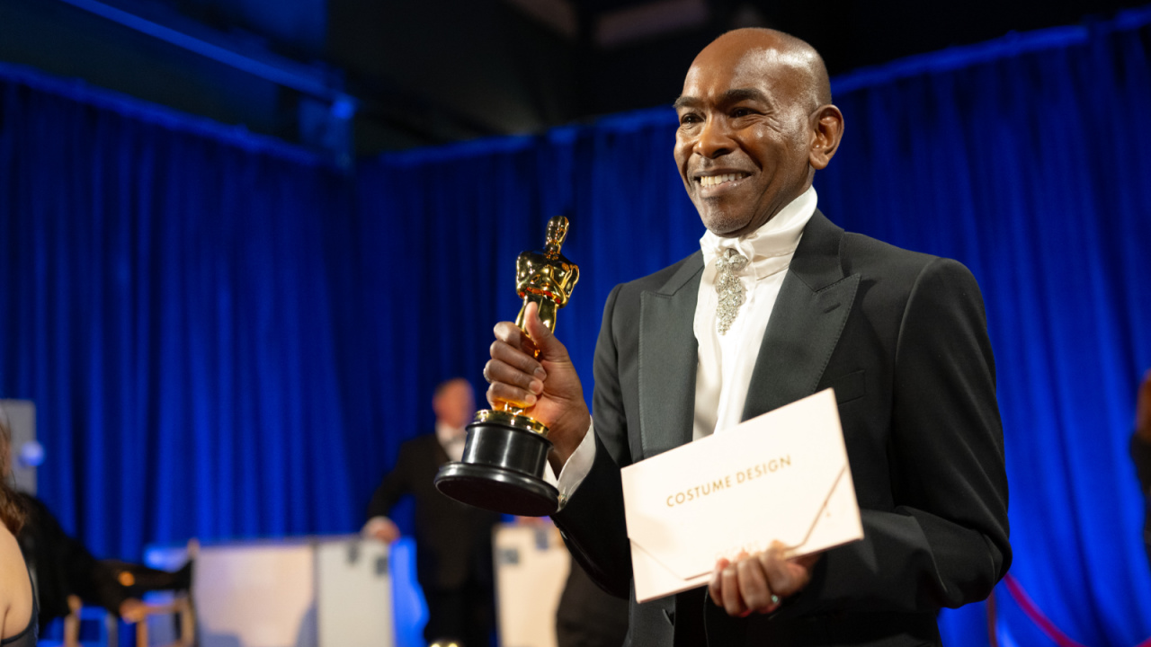 Paul Tazewell poses backstage with the Oscar® for Costume Design during the live ABC Telecast of the 97th Oscars® at Dolby® Theatre at Ovation Hollywood on Sunday, March 2, 2025. Credit/Provider: Richard Harbaugh / The Academy. Copyright: ©A.M.P.A.S.