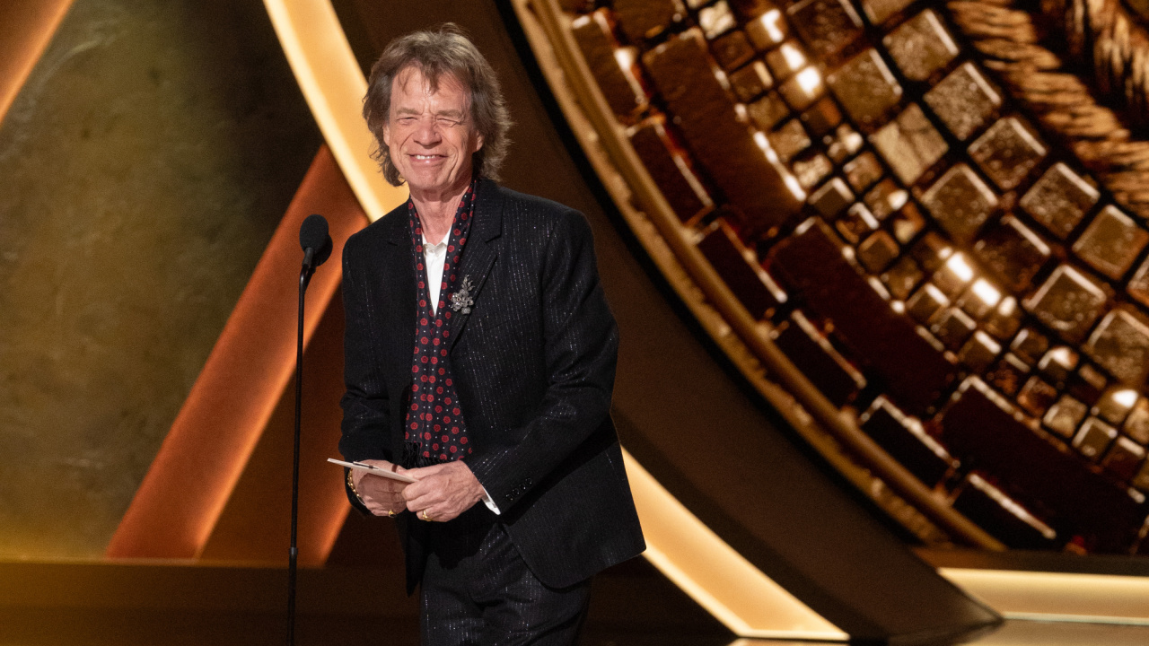 Mick Jagger presents the Oscar® for Original Song during the live ABC Telecast of the 97th Oscars® at the Dolby® Theatre at Ovation Hollywood on Sunday, March 2, 2025. Credit/Provider: Phil McCarten / The Academy. Copyright: ©A.M.P.A.S.