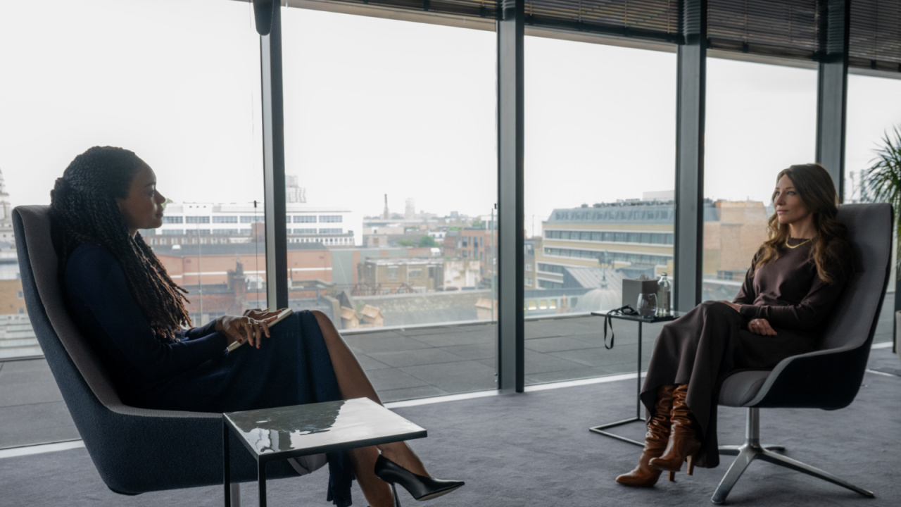 (L TO R) Naomie Harris sebagai Dr. Zoe Vaughn dan Cate Blanchett sebagai Kathryn St. Jean dalam 'Tas Hitam' Direktur Steven Soderbergh, rilis fitur fokus. Kredit: Fitur Claudette Barius/Fokus © 2025 Hak cipta dilindungi undang -undang.