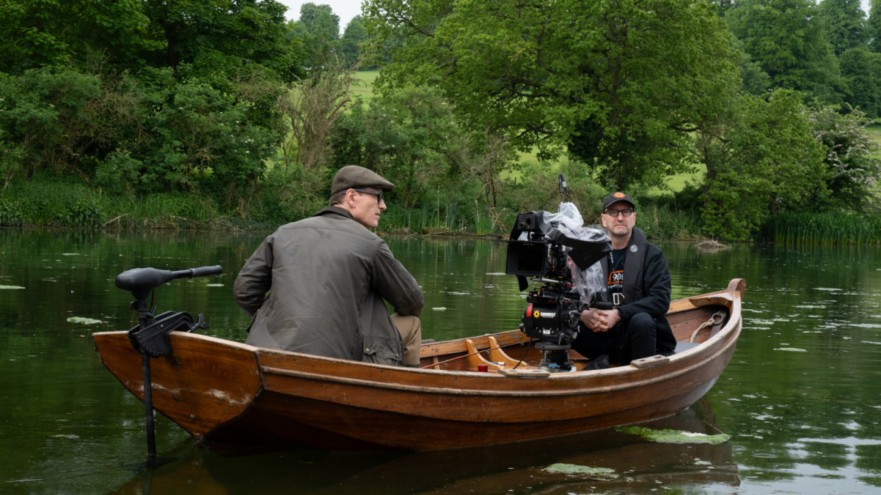 (L to R) Aktor Michael Fassbender dan sutradara Steven Soderbergh di set 'Black Bag', rilis fitur fokus. Kredit: Fitur Claudette Barius/Fokus © 2025 Hak cipta dilindungi undang -undang.