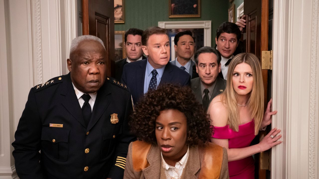 (L TO R) Isiah Whitlock Jr. sebagai Larry Dokes, Dan Perrault sebagai Colin Trask, Spencer Garrett sebagai Wally Glick, Uzo Aduba sebagai Cordelia Cupp, Randall Park sebagai Edwin Park, Andrew Friedman sebagai IRV Samuelson, Ken Marino sebagai Harry Hollinger, Molly Grupg. Foto: Erin Simkin/Netflix © 2024.