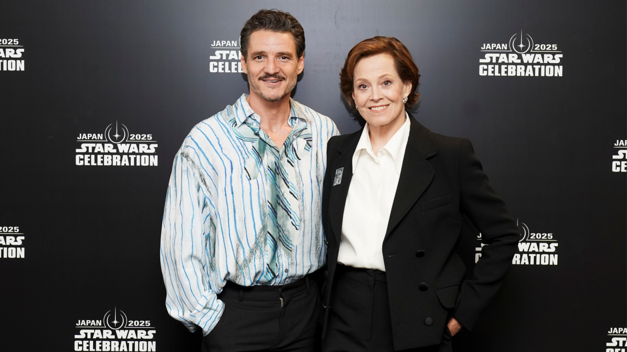 (L to R) 'The Mandalorian & Grogu's Pedro Pascal and Sigourney Weaver at Star Wars Celebration 2025. Photo: Lucasfilm.