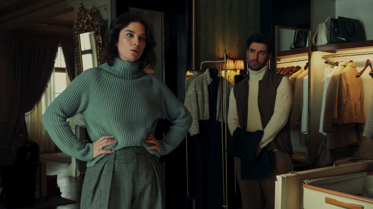 (L to R) Annie Murphy and Aras Aydin in 'Nine Perfect Strangers,' premiering May 21, 2025 on Hulu. Photo: Disney/Reiner Bajo.