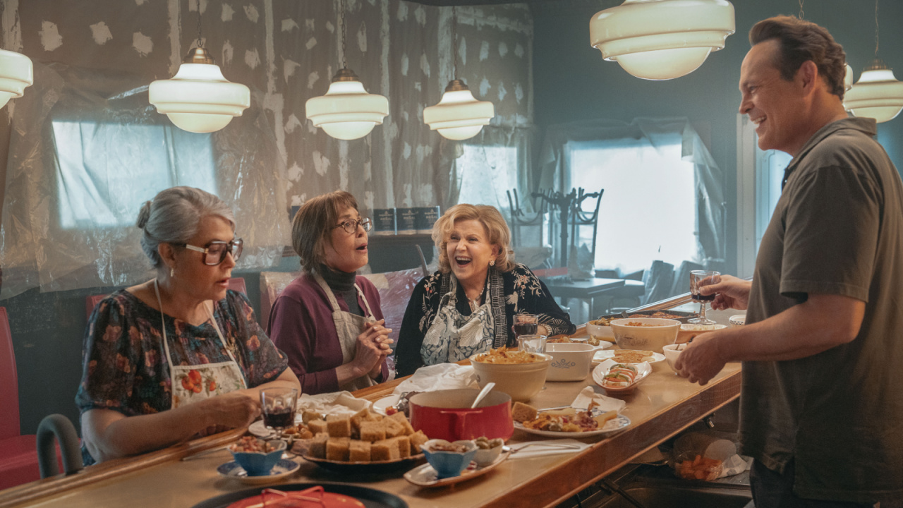 (L to R) Lorraine Bracco as Roberta, Talia Shire as Teresa, Brenda Vaccaro as Antonella and Vince Vaughn as Joe Scaravella in 'Nonnas'. Photo: Jeong Park/Netflix © 2025.