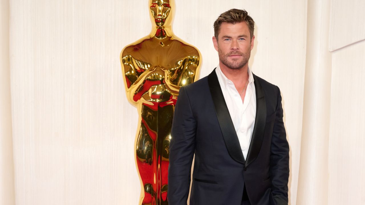 Chris Hemsworth arrives on the red carpet of the 96th Oscars® at the Dolby® Theatre at Ovation Hollywood on Sunday, March 10, 2024. Credit/Provider: Nick Agro / ©A.M.P.A.S. Copyright: ©A.M.P.A.S.