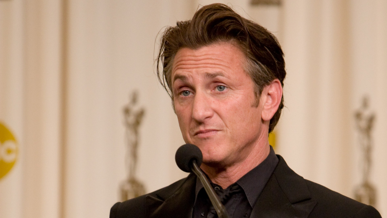 Sean Penn speaks with the press at the 81st Annual Academy Awards Awards. Credit/Provider: Rick Salyer / ©A.M.P.A.S. Copyright: ©A.M.P.A.S.