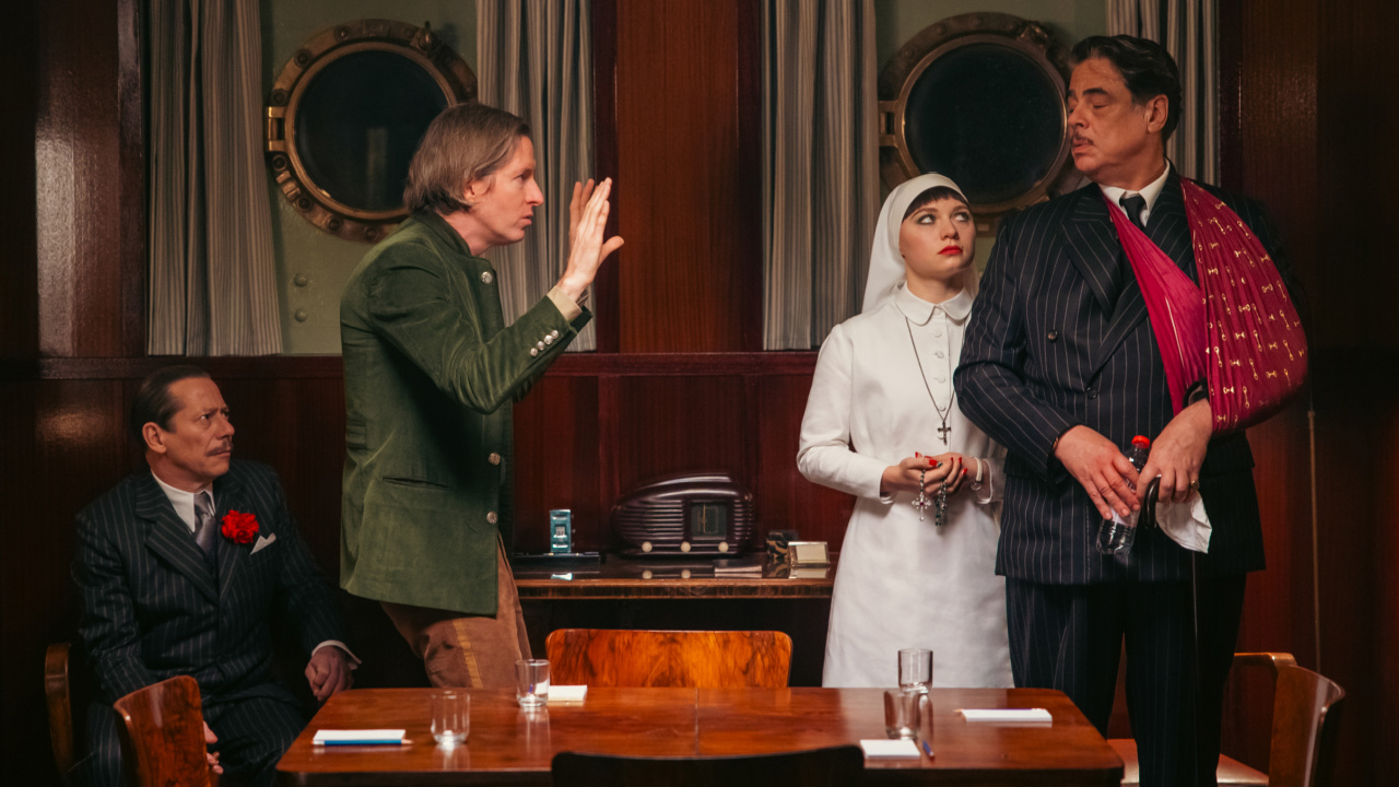 (L to R) Actor Mathieu Amalric, director Wes Anderson, actors Mia Threapleton and Benicio Del Toro during the production of 'The Phoenician Scheme', a Focus Features release. Credit: Courtesy of TPS Productions/Focus Features © 2025 All Rights Reserved.