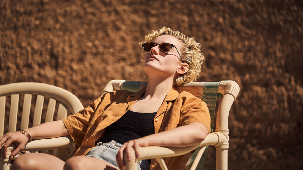 Julia Garner in 'The Royal Hotel.' Photo: Neon.