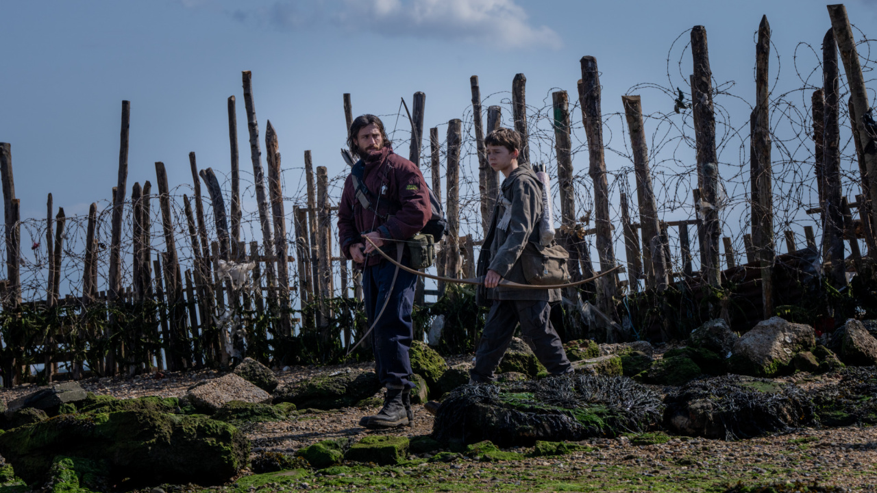 (L to R) Jamie (Aaron Taylor-Johnson) and his son Spike (Alfie Williams) in Columbia Pictures' '28 Years Later'. Photo: Sony Pictures. © 2024 CTMG, Inc. All Rights Reserved.