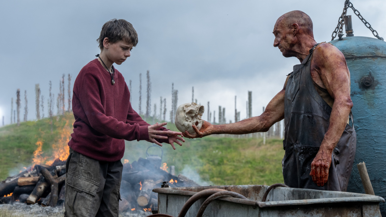(L to R) Dr. Kelson (Ralph Fiennes) and Spike (Alfie Williams) in Columbia Pictures' '28 Years Later'. Photo: Sony Pictures. © 2024 CTMG, Inc. All Rights Reserved.