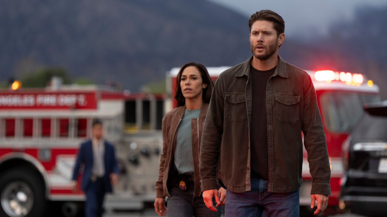 (L to R) Amber Oliveras (Jessica Camacho) and Mark Meachum (Jensen Ackles) in 'Countdown'. Photo: Elizabeth Morris © Amazon Content Services LLC.