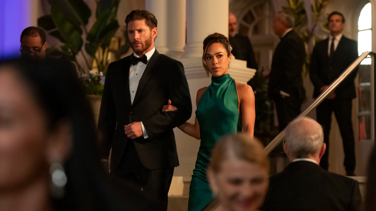 (L to R) Mark Meachum (Jensen Ackles) and Amber Oliveras (Jessica Camacho) in 'Countdown'. Photo: Elizabeth Morris © Amazon Content Services LLC.