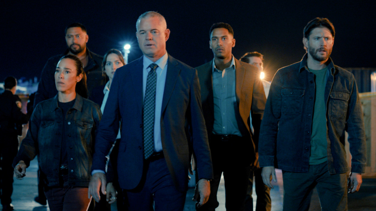 (L to R) Amber Oliveras (Jessica Camacho), Luke Finau (Uli Latukefu), Evan Shepherd (Violett Beane), Nathan Blythe (Eric Dane), Keyonte Bell (Elliot Knight), Damon Drew (Jonathan Togo), and Mark Meachum (Jensen Ackles) in 'Countdown'. Photo: Elizabeth Morris © Amazon Content Services LLC.