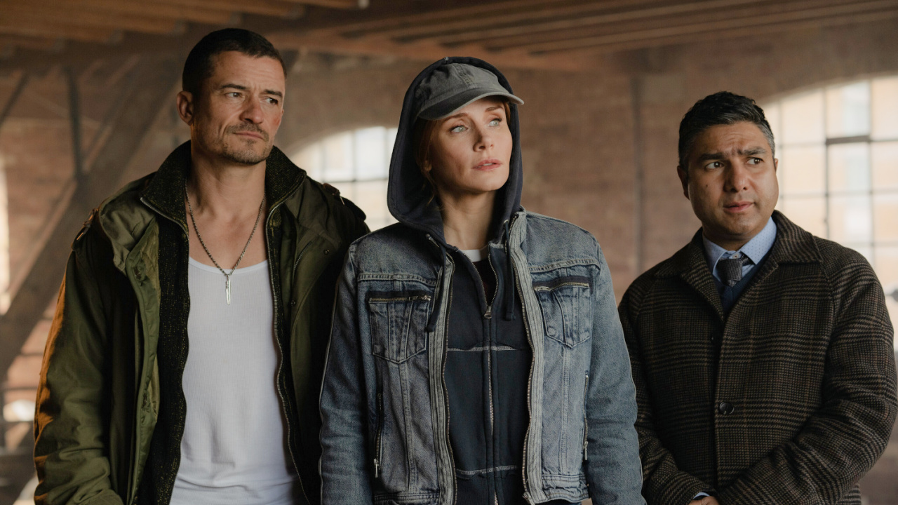 (L to R) Orlando Bloom as Marlon, Bryce Dallas Howard as Kat, Nick Mohammed as Hugh in 'Deep Cover'. Credit: Peter Mountain / © 2025 Copertura Productions LTD. All Rights Reserved.