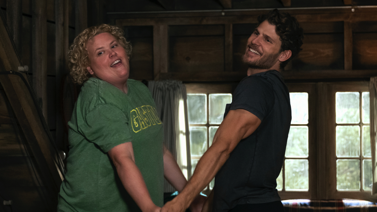 (L to R) Fortune Feimster as Roo Russell, Travis Van Winkle as Aldon Reece in episode 201 of 'Fubar.' Photo: Christos Kalohoridis/Netflix © 2025