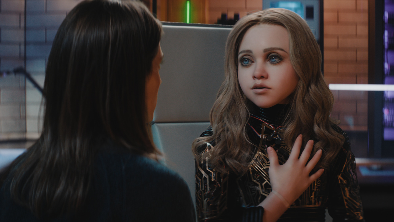 (L to R) Allison Williams and M3GAN in 'M3GAN 2.0', directed by Gerard Johnstone. Photo: Universal Pictures.