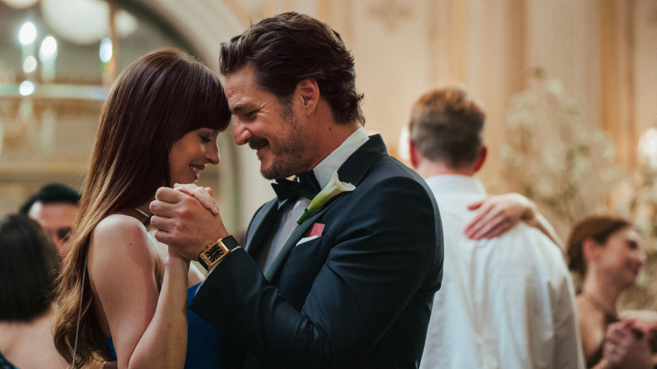 (L to R) Dakota Johnson and Pedro Pascal in 'Materialists'. Credit: Atsushi Nishijima.