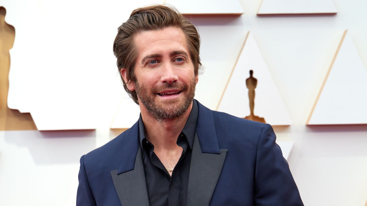 Jake Gyllenhaal arrives on the red carpet of the 94th Oscars® at the Dolby Theatre at Ovation Hollywood in Los Angeles, CA, on Sunday, March 27, 2022. Credit/Provider: Mark Von Holden / A.M.P.A.S. Copyright: ©A.M.P.A.S.