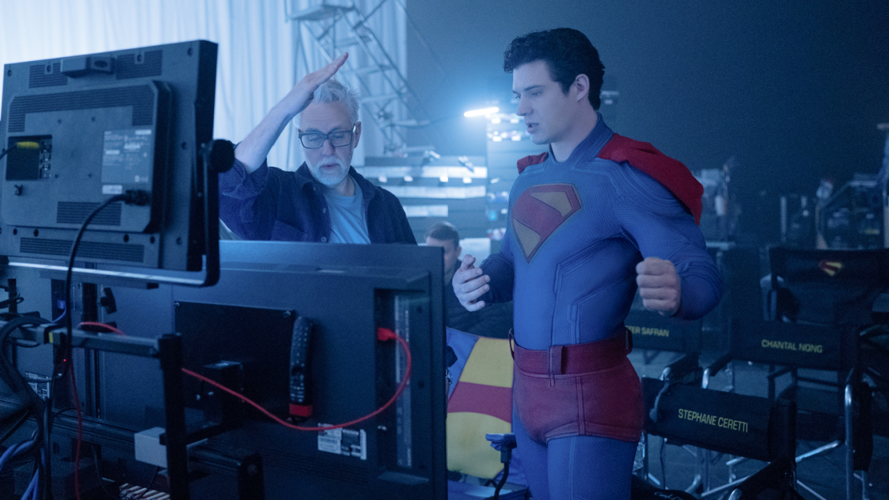 (L to R) Director James Gunn GUNN and David Corenswet on the set of DC Studios’ and Warner Bros. Pictures’ 'Superman', a Warner Bros. Pictures release. Photo Credit: Photo by Jessica Miglio. Copyright: © 2025 Warner Bros. Entertainment Inc. All Rights Reserved.