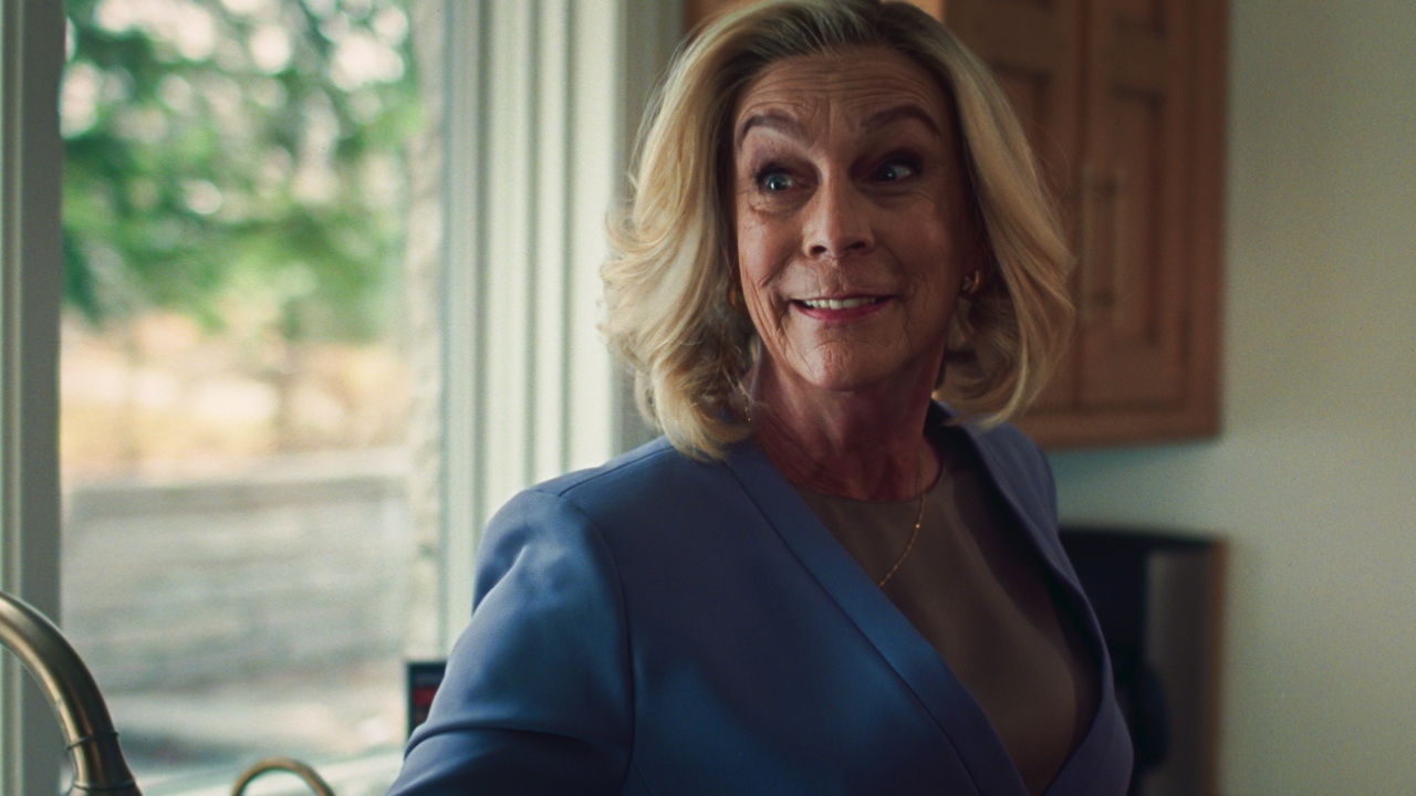 Jamie Lee Curtis as Donna Berzatto in 'The Bear' Season 4. Photo: FX © 2025 FX Networks. All Rights Reserved.