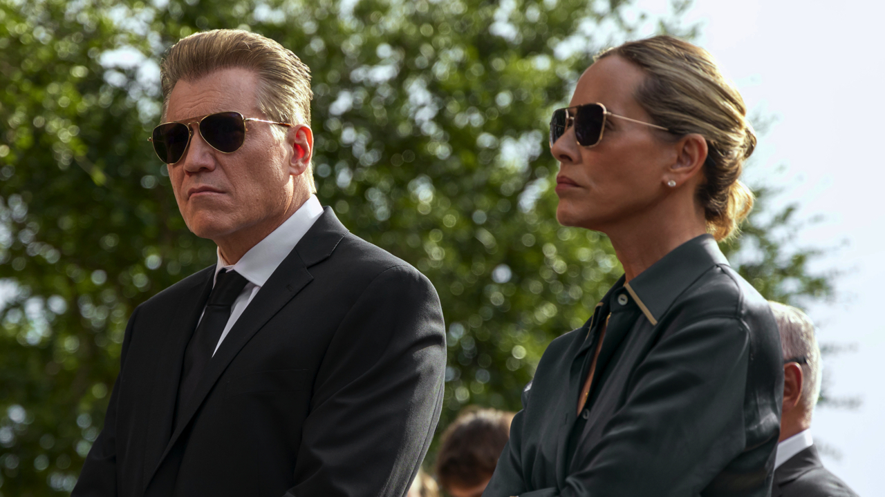 (L to R) Holt McCallany as Harlan Buckley, Maria Bello as Belle Buckley in episode 104 of 'The Waterfront.' Photo: Dana Hawley/Netflix © 2025.