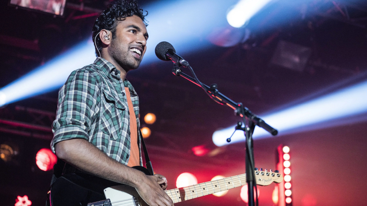 Himesh Patel in 'Yesterday'. Photo: Universal Pictures.