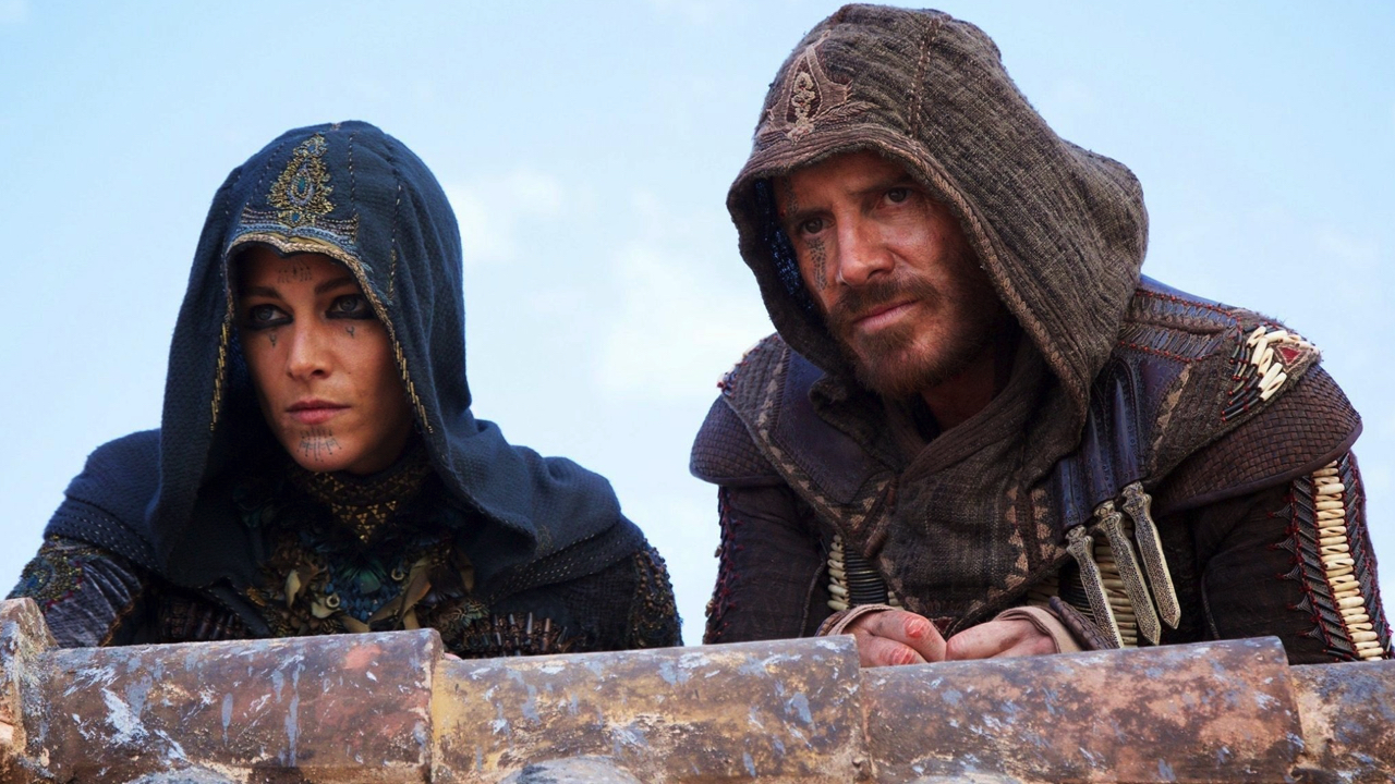 (L to R) Marion Cotillard, Michael Fassbender in 'Assassin's Creed' (2016). Photo: 20th Century Fox.