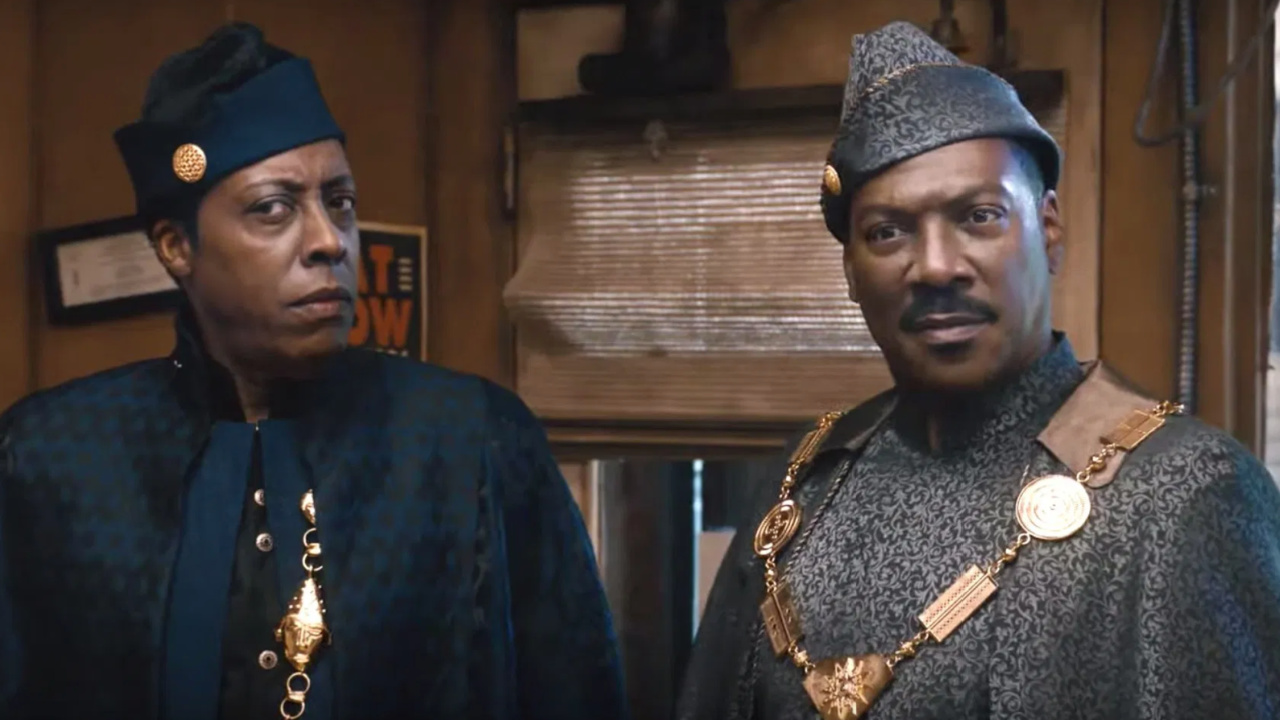 (L to R) Arsenio Hall and Eddie Murphy in 'Coming 2 America'. Photo: Prime Video.