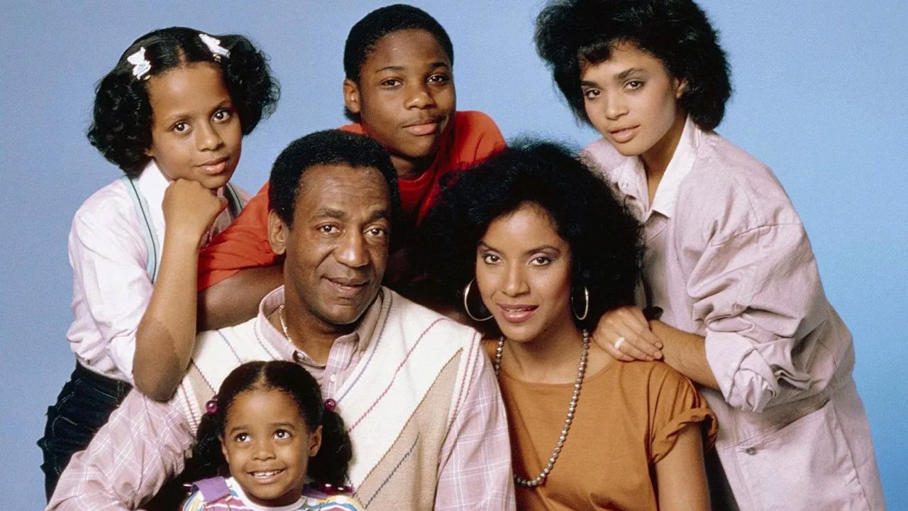 (L to R) Tempestt Bledsoe, Malcolm-Jamal Warner, Lisa Bonet, Bill Cosby, Phylicia Rashad, and Keshia Knight Pulliam in 'The Cosby Show'. Photo: NBC Television.