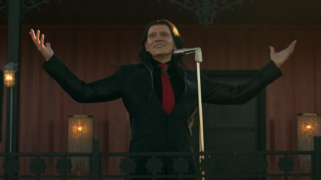Anthony Carrigan as Calypso in 'Twisted Metal' Season 2. Photo: Pief Weyman/PEACOCK.