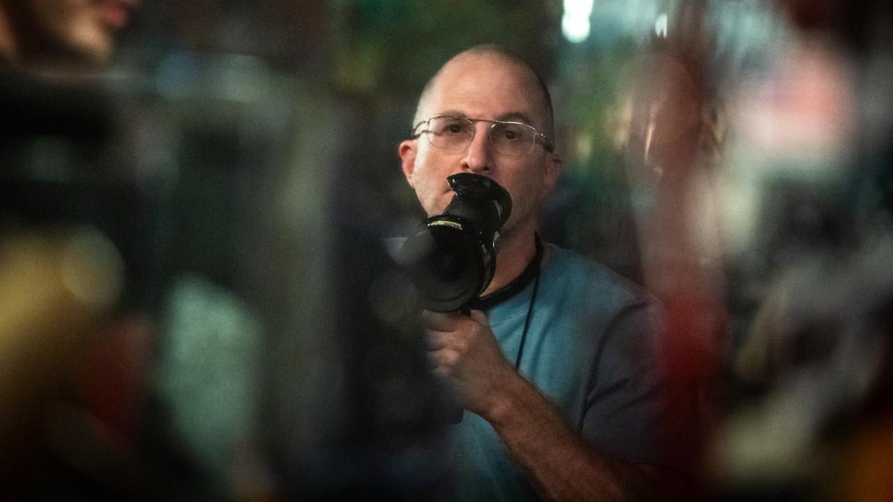 Director Darren Aronofsky on the set of Columbia Pictures 'Caught Stealing'. Photo by: Niko Tavernise. © 2024 CTMG, Inc. All Rights Reserved. **ALL IMAGES ARE PROPERTY OF SONY PICTURES ENTERTAINMENT INC. FOR PROMOTIONAL USE ONLY. SALE, DUPLICATION OR TRANSFER OF THIS MATERIAL IS STRICTLY PROHIBITED.