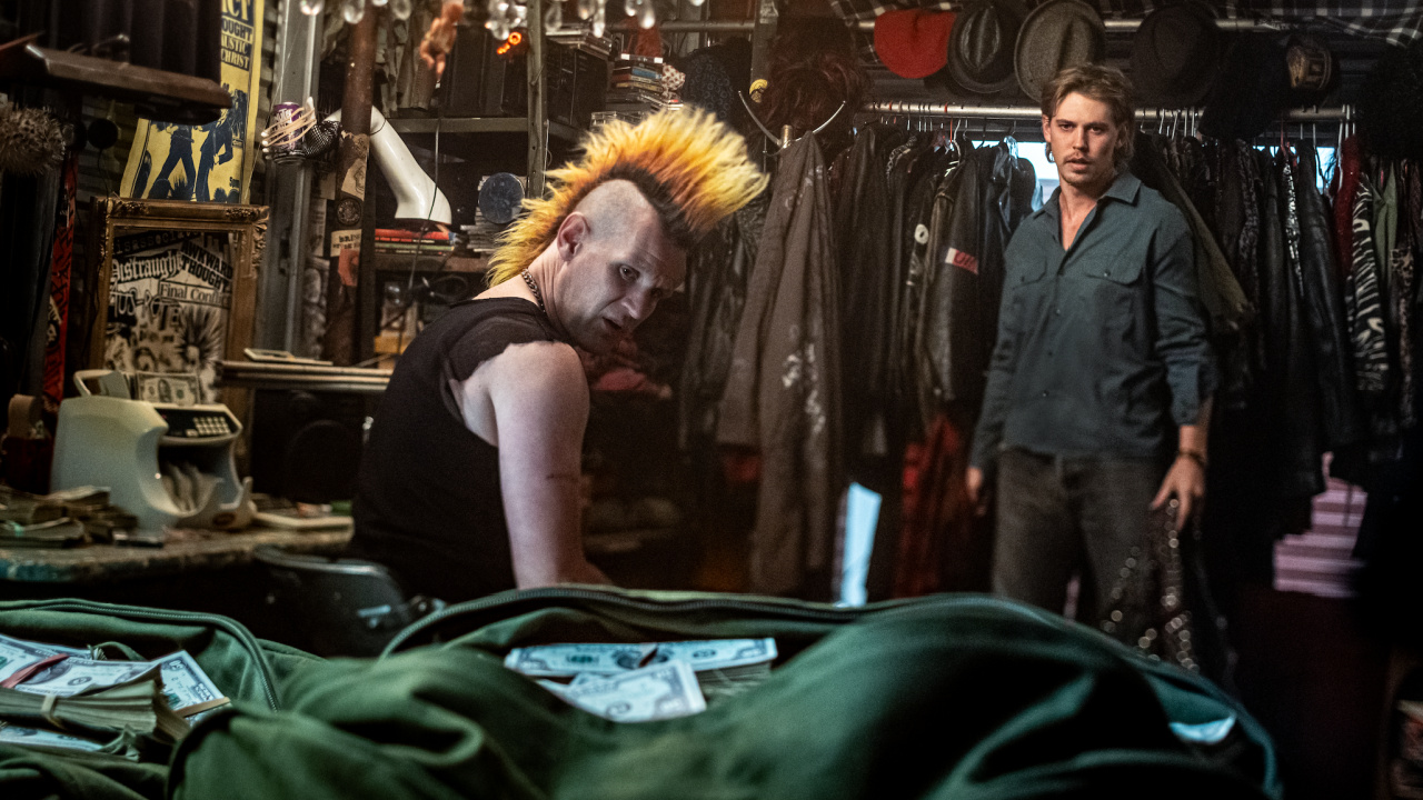 (L to R) Russ (Matt Smith) and Hank (Austin Butler) find the storage unit in Columbia Pictures 'Caught Stealing'. Photo by: Niko Tavernise. © 2025 CTMG, Inc. All Rights Reserved. **ALL IMAGES ARE PROPERTY OF SONY PICTURES ENTERTAINMENT INC. FOR PROMOTIONAL USE ONLY. SALE, DUPLICATION OR TRANSFER OF THIS MATERIAL IS STRICTLY PROHIBITED.