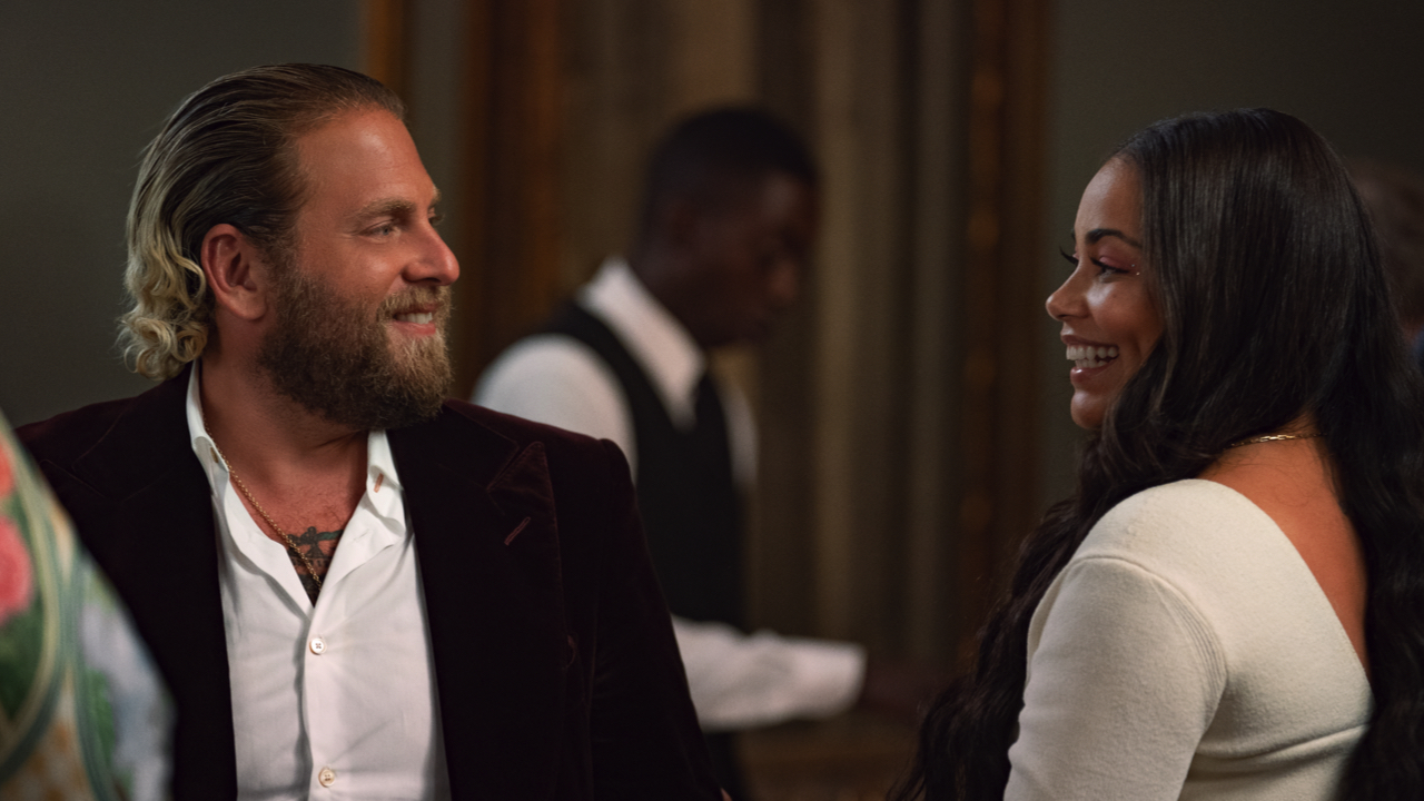 (L에서 r) Jonah Hill Ezra와 Lauren London은 'You People'의 에미레이트 항공입니다. 사진 : Tyler Adams/Netflix © 2023.
