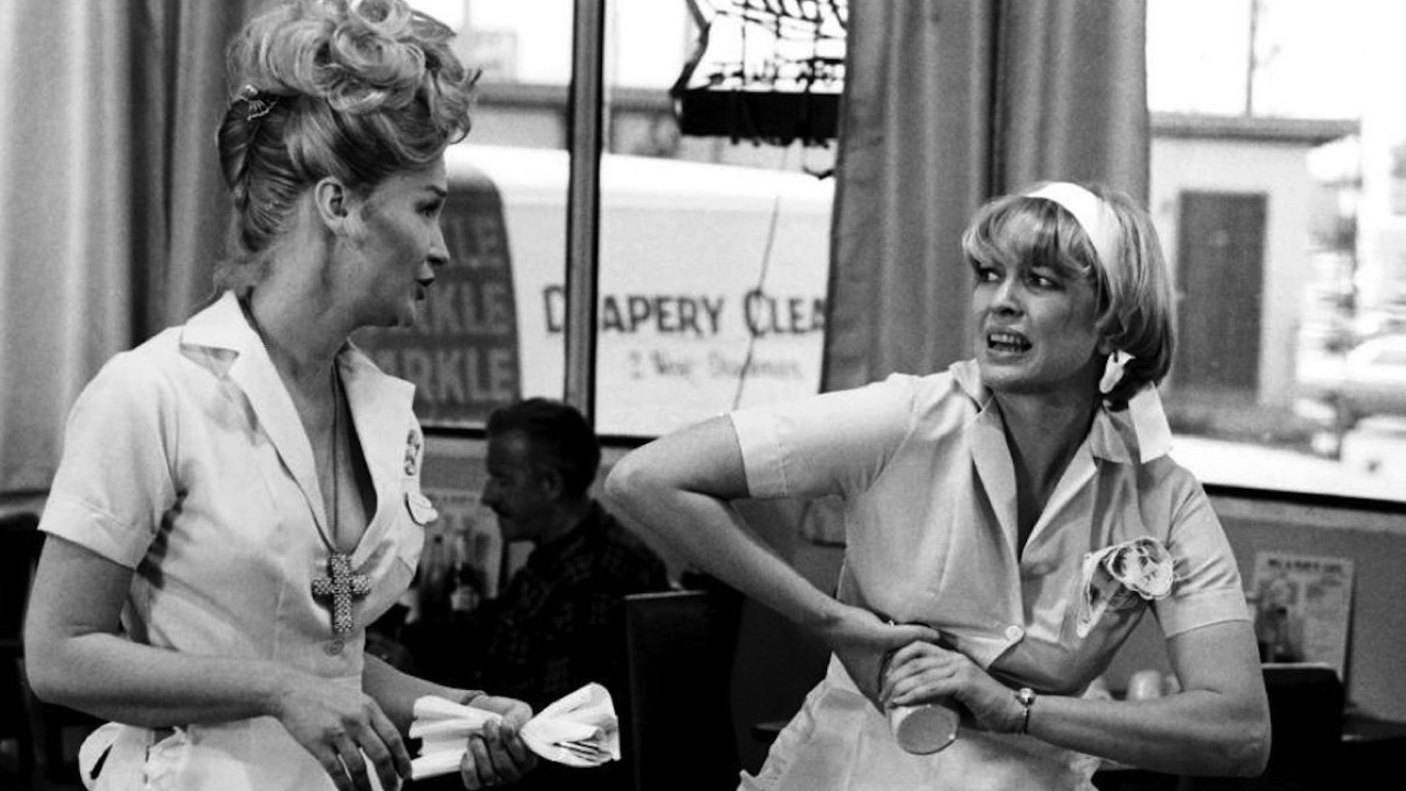 (L to R): Diane Ladd and Ellen Burstyn in 'Alice Doesn't Live Here Anymore'.