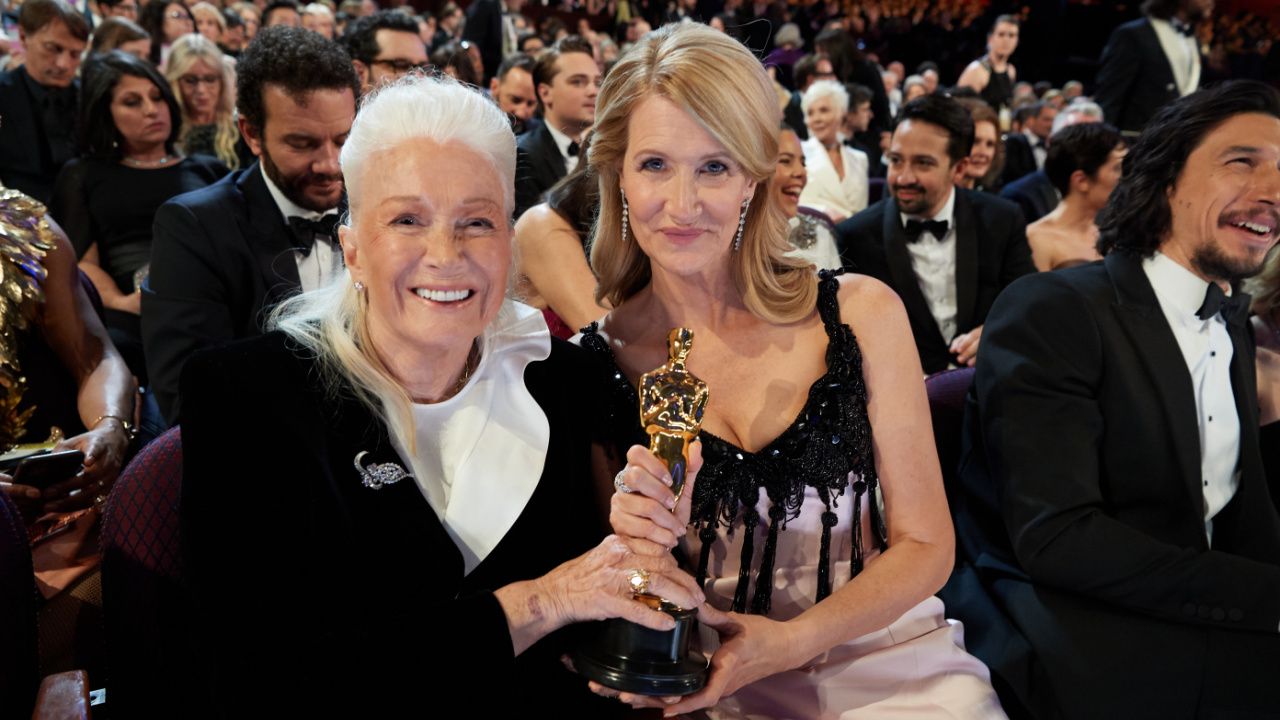 (L to R) Diane Ladd and Laura Dern pose with the Oscar® for Actress In A Supporting Role during the live ABC Telecast of The 92nd Oscars® at the Dolby® Theatre in Hollywood, CA on Sunday, February 9, 2020. Credit/Provider: Todd Wawrychuk / ©A.M.P.A.S. Copyright: ©A.M.P.A.S.